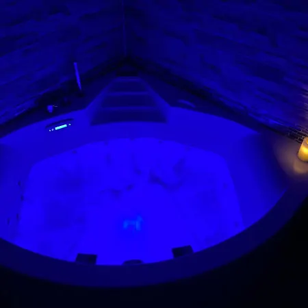 Desirad Spa Privatif Et Piscine Couverte Konukevi La Clisse