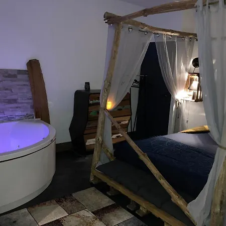 Desirad Spa Privatif Et Piscine Couverte Konukevi